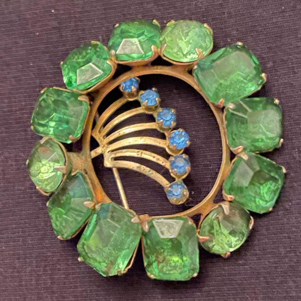 Vintage Circle Brooch Green with Blue small stones in the middle